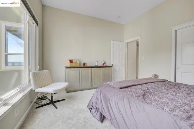 7075 Elverton Dr, Oakland CA: https://media.crmls.org/mediaz/0d30b32b-2097-4fcb-ab83-41e246fc284e.jpg