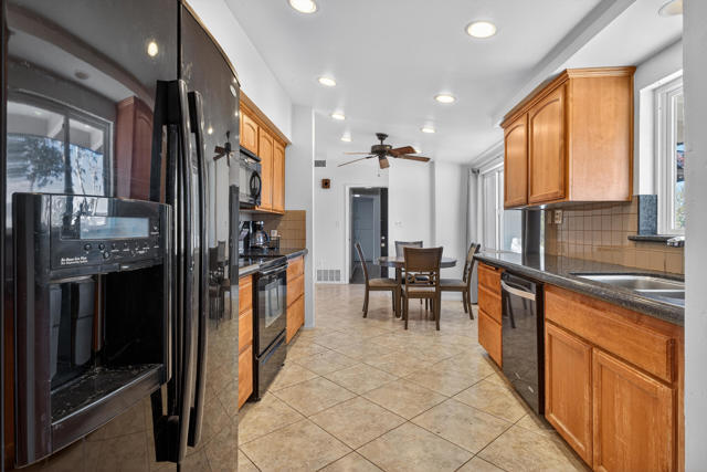 7504 Balsa Avenue, Yucca Valley CA: https://media.crmls.org/mediaz/0d314d61-f17d-47c3-8ec5-0c6c0aaf987d.jpg