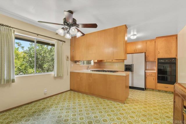 3448 Goldfinch Street, San Diego CA: https://media.crmls.org/mediaz/0d317050-d5eb-4c60-9936-950e7f788643.jpg