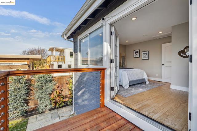 1417 Richmond St, El Cerrito CA: https://media.crmls.org/mediaz/0d31c5af-480f-421b-9121-dc4cb2d7d282.jpg