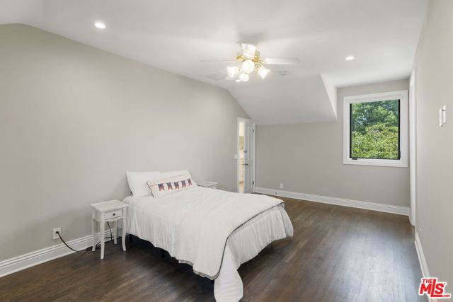 15515 Collina Strada, Los Angeles CA: https://media.crmls.org/mediaz/0d320c78-ccb2-4467-afae-4ff5b29a7e14.jpg