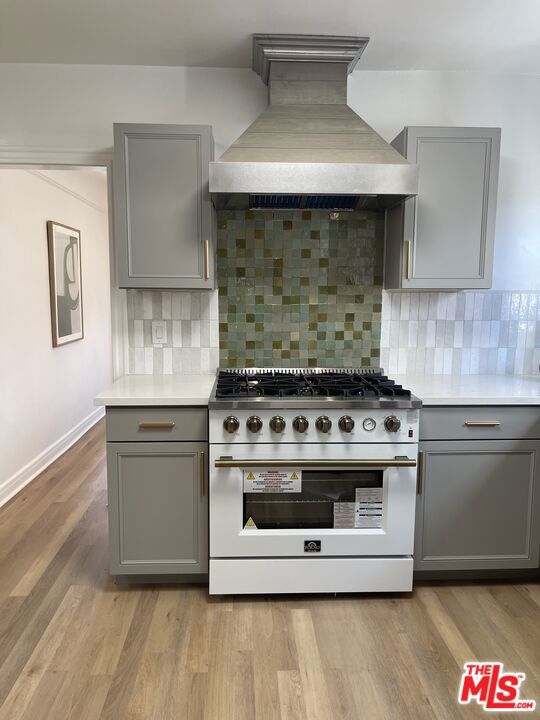 1086 West Boulevard, Los Angeles CA: https://media.crmls.org/mediaz/0d334cbd-847f-4793-9f3f-9232c4c8530b.jpg