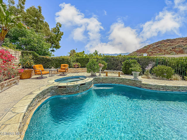 678 Via Carro, Newbury Park CA: https://media.crmls.org/mediaz/0d3369a2-cf56-4d9d-9eea-d3bebedf754a.jpg