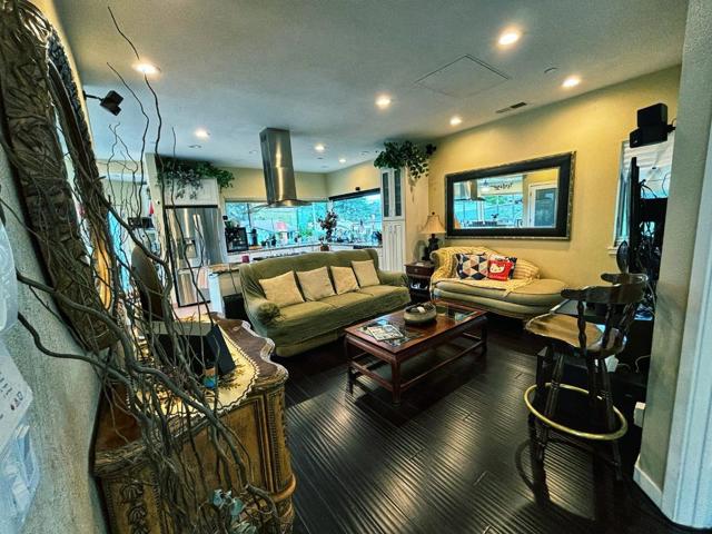 2612 Hallmark Drive, Belmont CA: https://media.crmls.org/mediaz/0d339b96-26c8-4194-81bd-bbfd0beddfb9.jpg