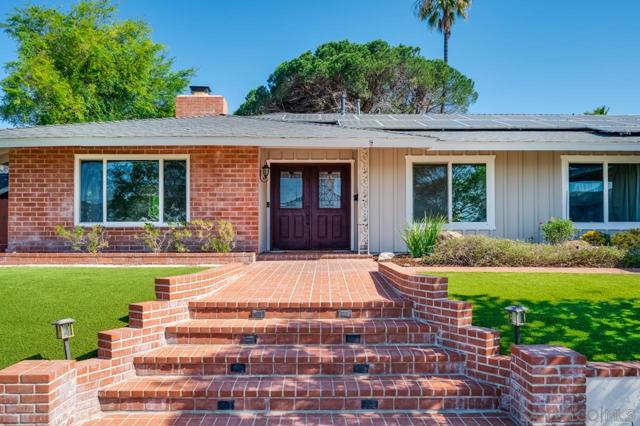 7634 Flag Lake, San Diego CA: https://media.crmls.org/mediaz/0d33d17a-67cf-44fd-8d94-7b7081c14b92.jpg