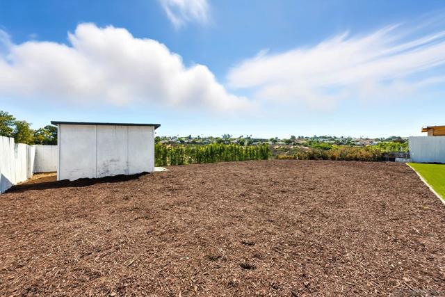 2525 Inman Ct, San Diego CA: https://media.crmls.org/mediaz/0d33eb50-160a-4a0e-9f81-6829d0f346e9.jpg