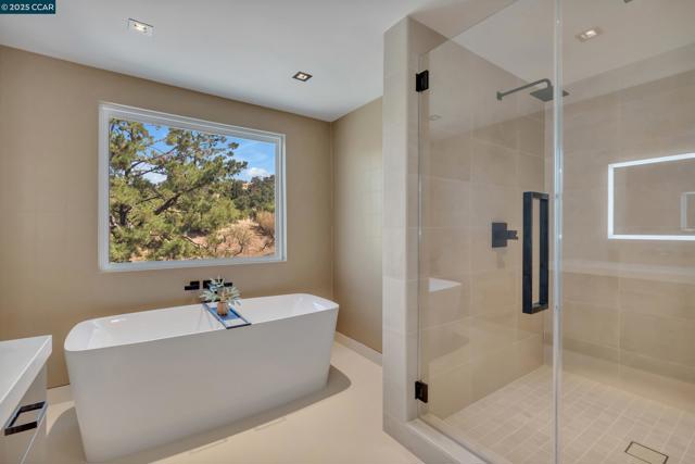 127 Caminar Way, Walnut Creek CA: https://media.crmls.org/mediaz/0d34082c-1540-4160-8915-c0a3107c01b0.jpg