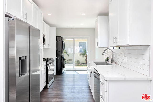 3653 Falcon Avenue, Long Beach CA: https://media.crmls.org/mediaz/0d343e93-16f8-4d20-a30c-5e79ba5c744f.jpg