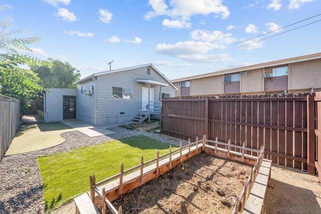 9920 22 River St, Lakeside CA: https://media.crmls.org/mediaz/0d346c51-7416-40b8-93d0-6d178207cf17.jpg
