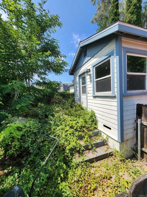Image 3 of 17 For 8941 Lakeview Rd