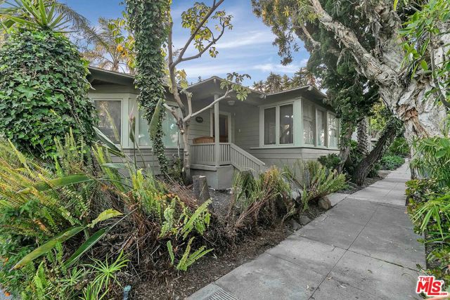 2636 5th Street, Santa Monica CA: https://media.crmls.org/mediaz/0d34b09c-124b-4b80-9faa-bdac9aa78b46.jpg