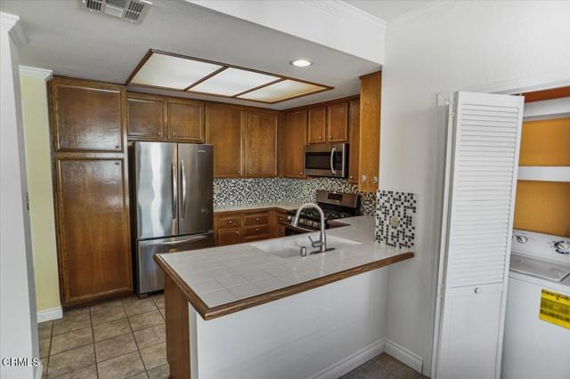 Detail Gallery Image 8 of 15 For 601 N Kenwood St #207,  Glendale,  CA 91206 - 2 Beds | 2 Baths