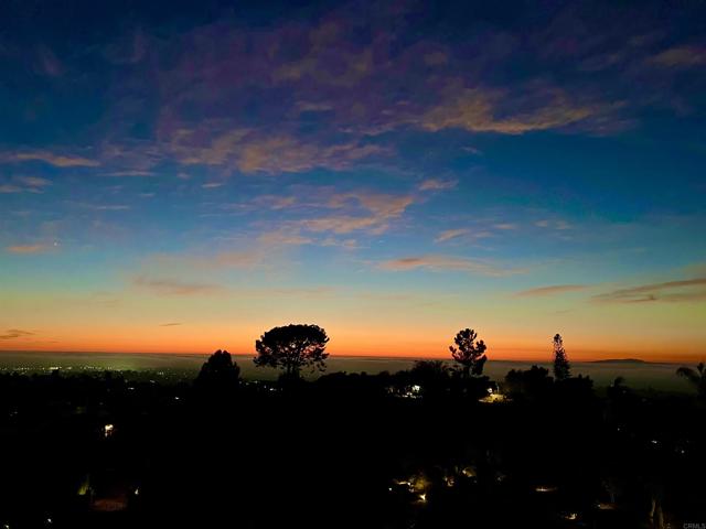 2073 Elevado Rd, Vista CA: https://media.crmls.org/mediaz/0d35746a-2897-427a-93d0-0751b9bceb06.jpg