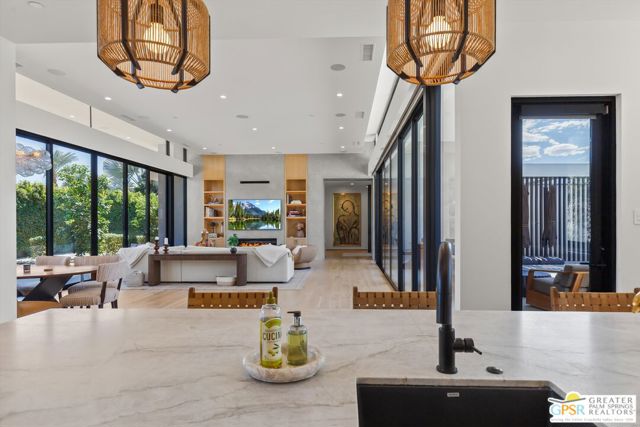 8 Desert Lark Circle, Rancho Mirage, CA 92270