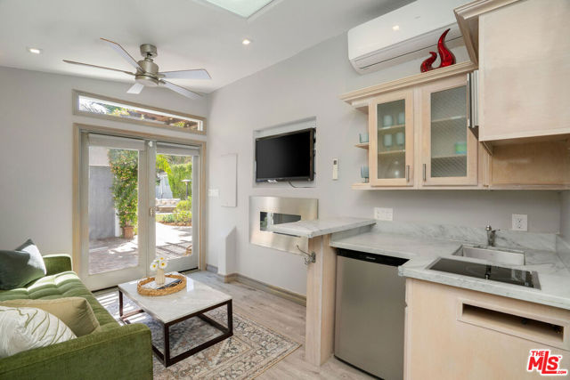 1116 Stanford Street, Santa Monica CA: https://media.crmls.org/mediaz/0d358009-41e3-4062-8614-92da11d6e707.jpg