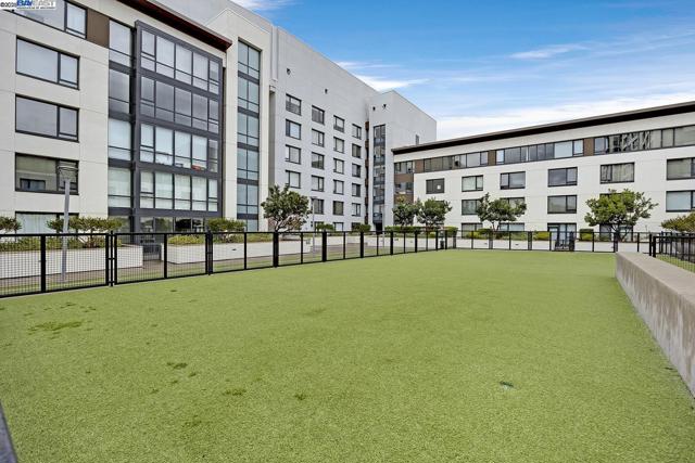 260 King Street, San Francisco CA: https://media.crmls.org/mediaz/0d35ad4a-f5ea-44ae-b7df-7738b74f7190.jpg