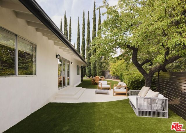 15674 Royal Ridge Road, Sherman Oaks CA: https://media.crmls.org/mediaz/0d35c491-b258-4895-9be5-0a4466308040.jpg