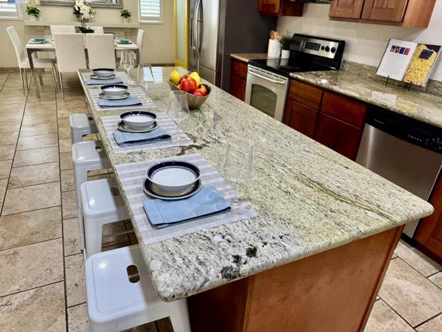 4955 Swindon Pl, Newark CA: https://media.crmls.org/mediaz/0d35c652-4337-4828-8063-9171d410b210.jpg