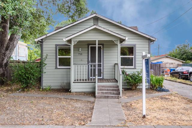 715 Tupper Street, Santa Rosa CA: https://media.crmls.org/mediaz/0d360956-8c27-4a88-af64-e820b66d3d8d.jpg