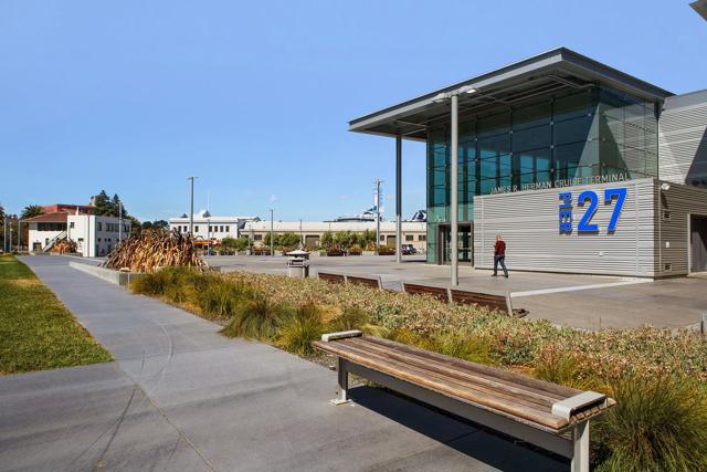 806810 Union Street, San Francisco CA: https://media.crmls.org/mediaz/0d361ca8-a188-480e-a7bf-8674dfe425c1.jpg