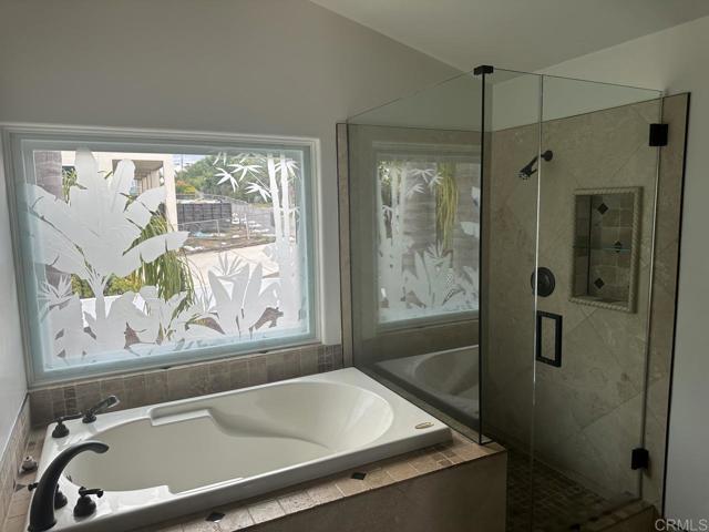 Detail Gallery Image 8 of 11 For 1525 Laurel  Rd, Oceanside,  CA 92054 - 4 Beds | 3 Baths