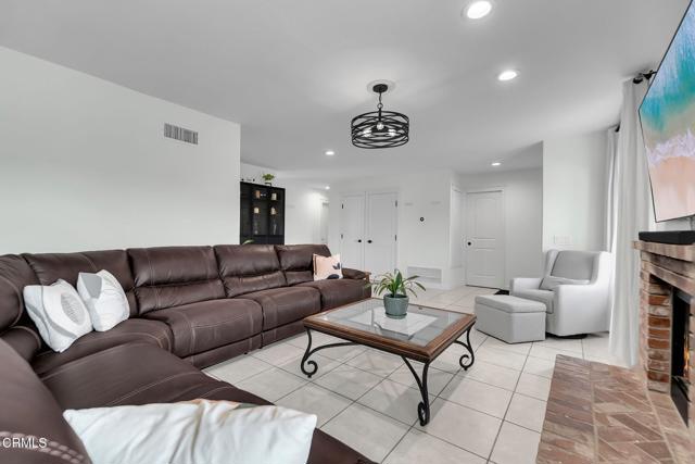 Detail Gallery Image 9 of 50 For 27800 Parkvale Dr, Santa Clarita,  CA 91350 - 4 Beds | 3 Baths