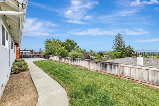 591 Vili Way, Pleasant Hill CA: https://media.crmls.org/mediaz/0d370c93-b964-4757-afb8-b6ec82f8ca60.jpg