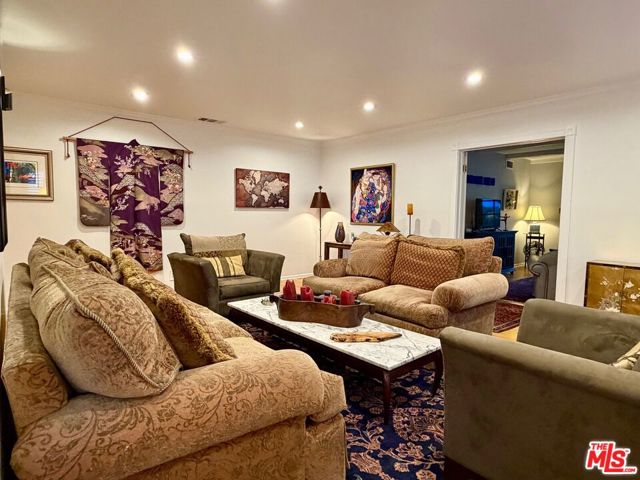 13957 Chandler Boulevard, Sherman Oaks CA: https://media.crmls.org/mediaz/0d3742bf-2f2c-498a-b23d-f272817ca3ab.jpg