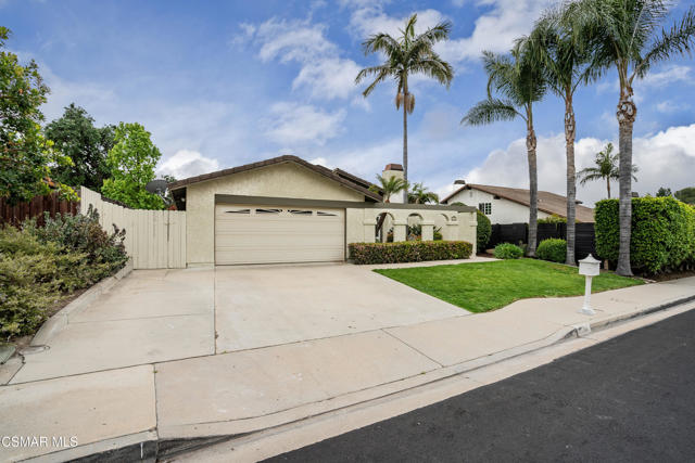 2152 Coalfax Court, Thousand Oaks CA: https://media.crmls.org/mediaz/0d379308-ae6e-4da0-ade1-56131907fbe2.jpg
