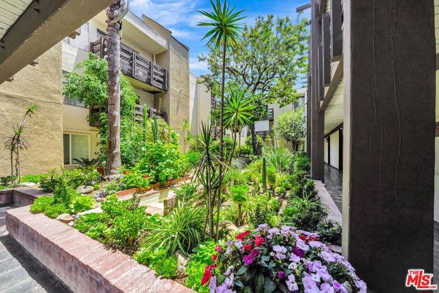 320 S Ardmore Avenue, Los Angeles CA: https://media.crmls.org/mediaz/0d3845bc-df65-41ae-a217-250e58fffaf7.jpg