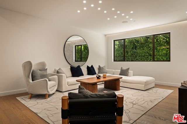 6 Bed Home for Sale in Los Angeles, California