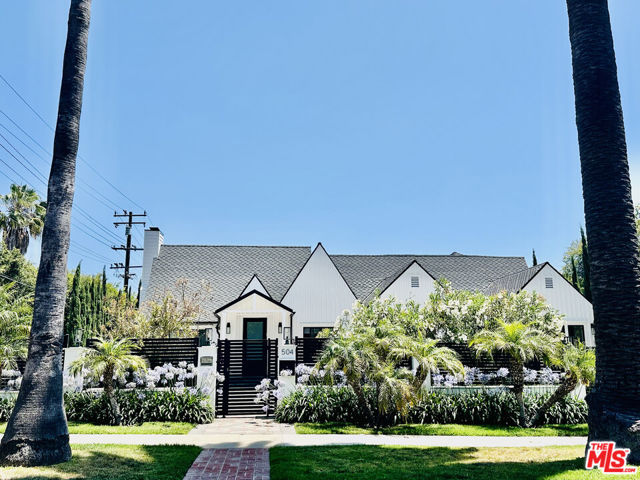 504 FOOTHILL Road, Beverly Hills CA: https://media.crmls.org/mediaz/0d38d378-56e6-407f-8224-fd5c65cea404.jpg
