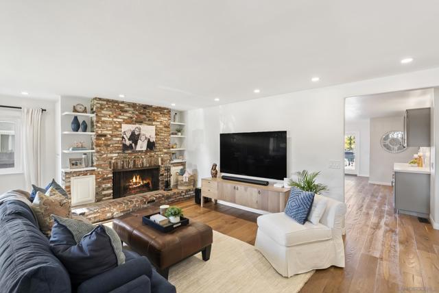 4474 Niagara Ave, San Diego CA: https://media.crmls.org/mediaz/0d38e2ba-c287-4146-82d9-6cf576668e8a.jpg