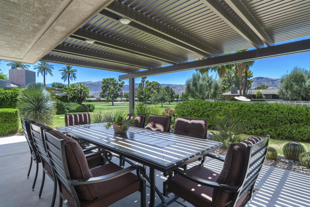 9 Furman Court, Rancho Mirage CA: https://media.crmls.org/mediaz/0d38fbf4-910f-468e-be00-2c79861fa72d.jpg