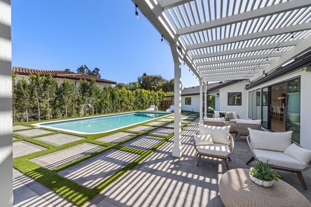 2975 Woodford Drive, La Jolla CA: https://media.crmls.org/mediaz/0d39301c-48fc-4665-beb7-dfa6757533b3.jpg