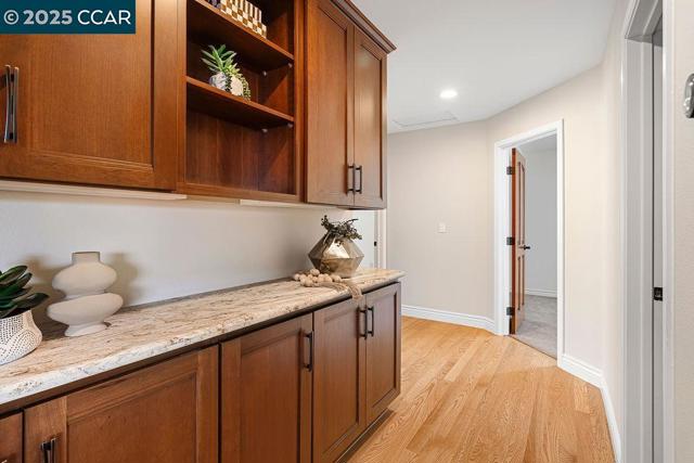 260 Edinburgh Cir, Danville CA: https://media.crmls.org/mediaz/0d3963d8-6f14-4b72-83cb-5ce237b67a2c.jpg
