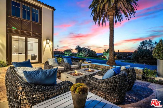 1736 Paseo Del Mar, Palos Verdes Estates CA: https://media.crmls.org/mediaz/0d39a910-364d-4282-90a7-90e39db79cf1.jpg