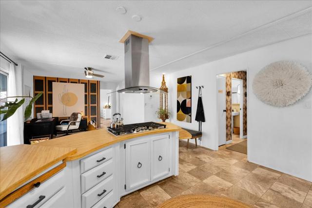 72967 Cabazon Peak Drive, Palm Desert CA: https://media.crmls.org/mediaz/0d39c8e8-2aff-42ec-92e7-2b5335529a4e.jpg