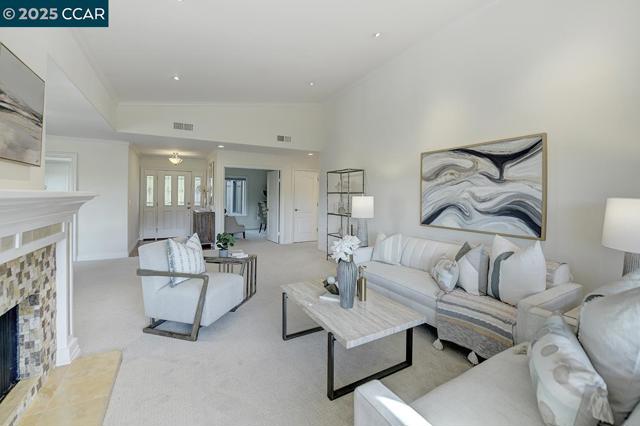 3258 Rossmoor Pkwy, Walnut Creek CA: https://media.crmls.org/mediaz/0d39cd81-3065-4be1-a8ea-3e12cdfaacc6.jpg