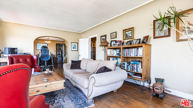 1277 S Orange Drive, Los Angeles CA: https://media.crmls.org/mediaz/0d39f4b8-7975-427a-abdf-47f96b7170c5.jpg