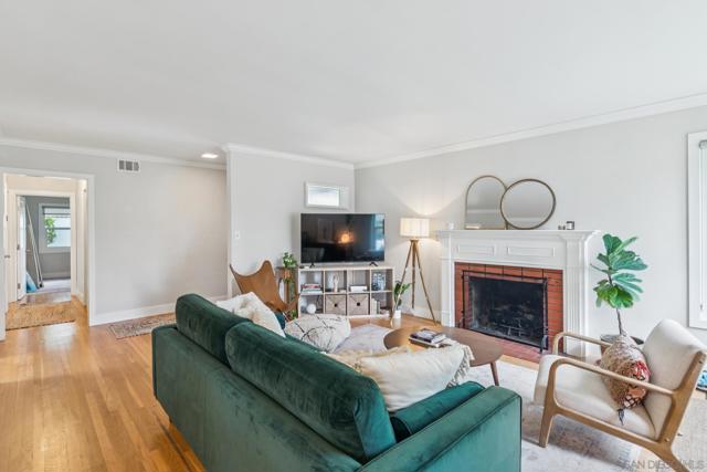 701 Catalina Ave, Santa Ana CA: https://media.crmls.org/mediaz/0d3a2e43-3847-4320-baaf-9ec7f71e2bd8.jpg
