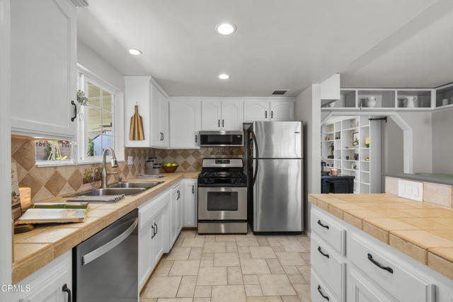 Detail Gallery Image 4 of 16 For 1406 Dinsmore Street St, Simi Valley,  CA 93065 - 3 Beds | 2 Baths