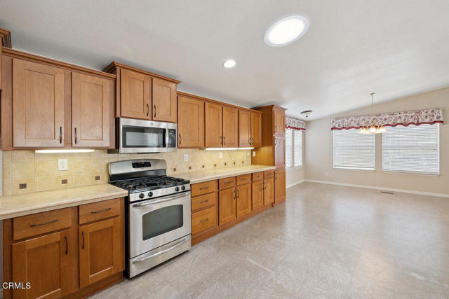 Detail Gallery Image 22 of 45 For 139 Dickens Cir #139,  Ventura,  CA 93003 - 3 Beds | 2 Baths