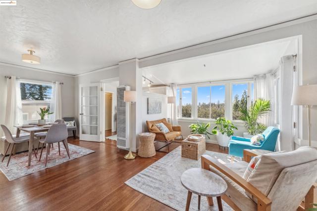 3757 Lincoln Ave, Oakland CA: https://media.crmls.org/mediaz/0d3a94e2-1a2d-4e93-883f-d915f12c0817.jpg