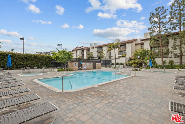 8601 Falmouth Avenue, Playa del Rey CA: https://media.crmls.org/mediaz/0d3ac003-0b74-4675-a878-64f2931e3ef5.jpg