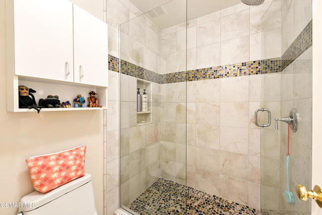 22421 Jeffrey Mark Court, Chatsworth CA: https://media.crmls.org/mediaz/0d3ac42e-d457-49f8-a632-ec7b90cdefa1.jpg