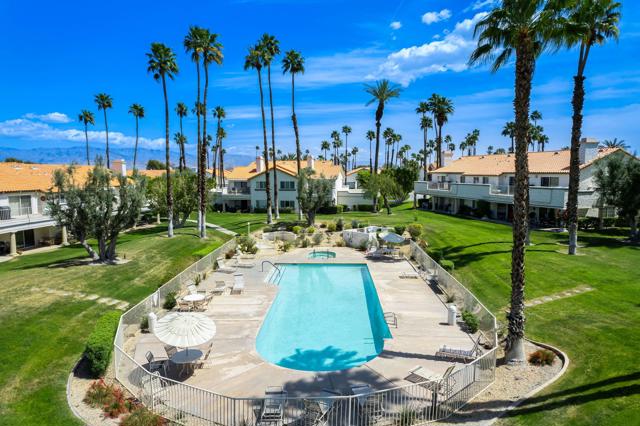 291 Vista Royale W Circle, Palm Desert CA: https://media.crmls.org/mediaz/0d3ada41-9fb3-4c17-a16d-0d4817ea9ba1.jpg