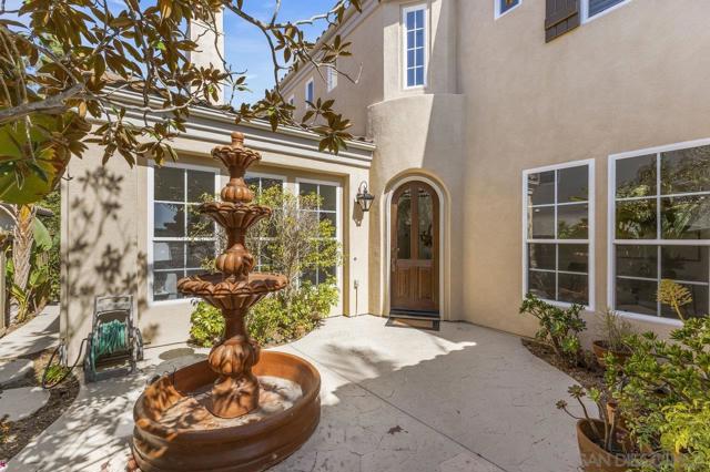 11649 Thistle Hill Pl, San Diego CA: https://media.crmls.org/mediaz/0d3ae65b-af83-4067-908c-c98e1c936c70.jpg