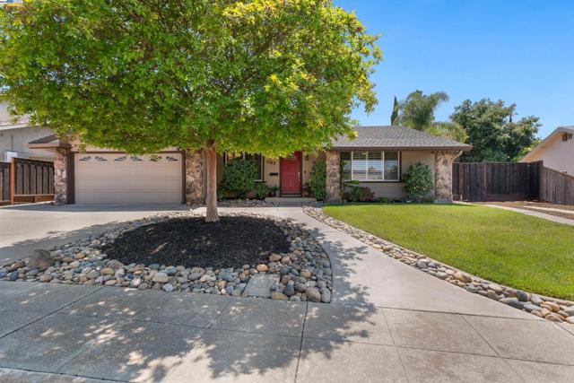 1163 Lomitas Ave, Livermore CA: https://media.crmls.org/mediaz/0d3b04f8-9105-4db5-b4ed-f6937ee4792e.jpg