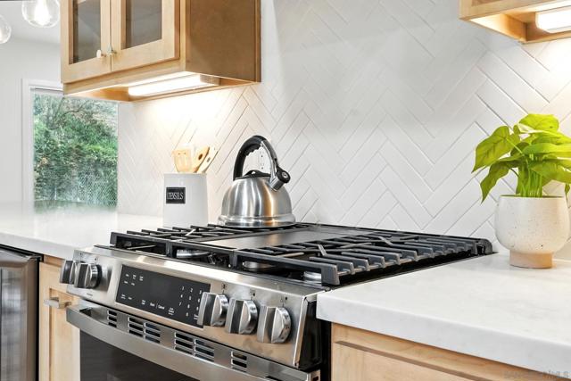 2064 Catalina Blvd, San Diego CA: https://media.crmls.org/mediaz/0d3be409-1e52-4408-a231-96df91b0704f.jpg